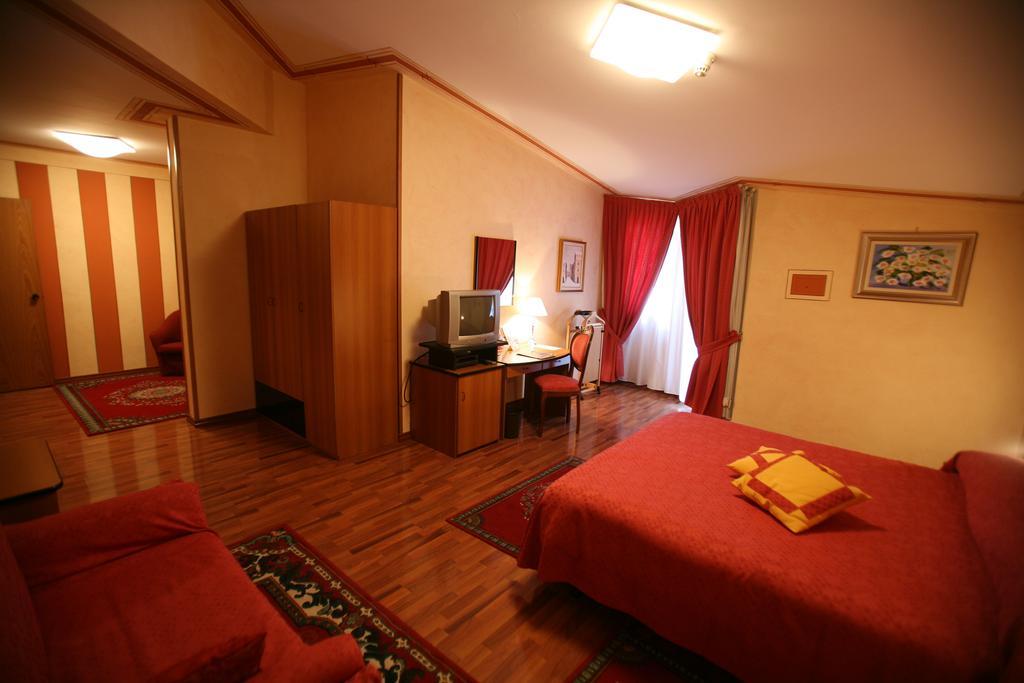 Hotel La Ruota Pianfei Pokoj fotografie